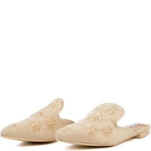 SHOEROOM21 BOUTIQUE Shoes - Ladies slip on flat nude Mules with embroidry. SHOEROOM21 BOUTIQUE Shoes - Ladies slip on flat nude Mules with embroidry.